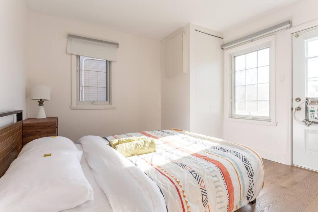 Free Parking, Beautiful 4 1/2- 2 Bedroom Apartment Montreal Exterior photo