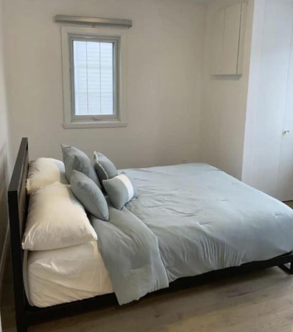 Free Parking, Beautiful 4 1/2- 2 Bedroom Apartment Montreal Exterior photo